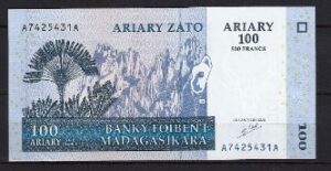 100 ariary 2004  P 86  UNC