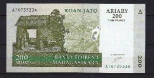 200 ariary 2004  P 87  UNC