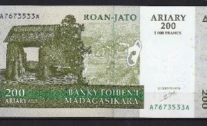200 ariary 2004  P 87  UNC