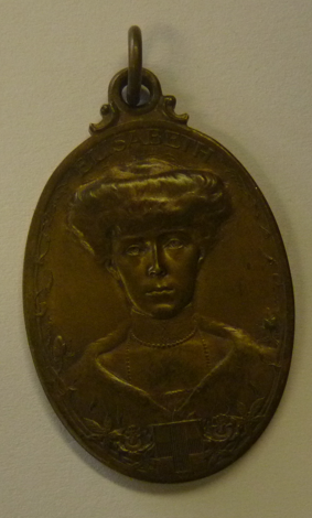 Draagpenning Koningin Elisabeth van Belgie   RARE!!!