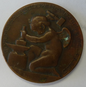 Jubileum penning voor de Medailleafdeling van de Zilverfabriek Voorschoten z.j. (ca. 1922)