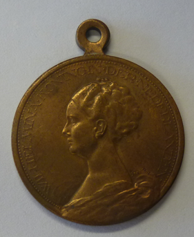 Draagpenning 25-jarig Regeringsjubileum Koningin Wilhelmina 1898-1923