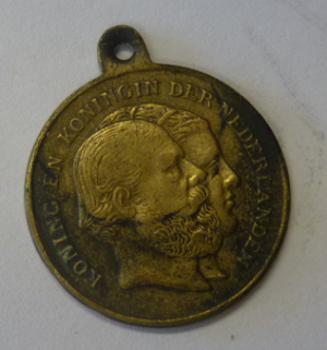 Draagpenning Huwelijksfeest van Koning Willem III en Emma van Waldeck Pyrmond 1879