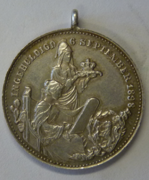 Draagpenning inhuldiging Koningin Wilhelmina in 1898. Zilver
